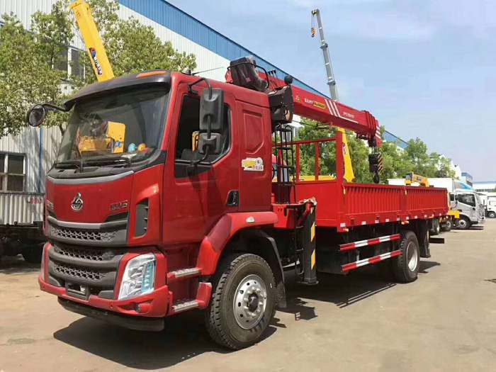 柳汽乘龍隨車吊（5-10噸吊機）