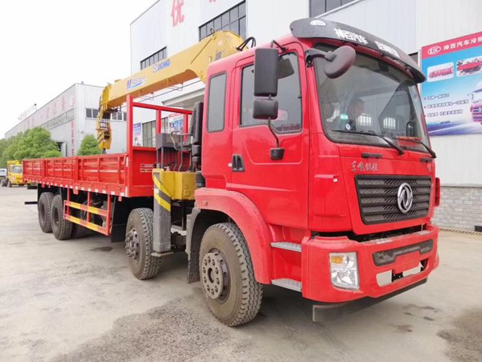 東風前四后八隨車吊（16噸