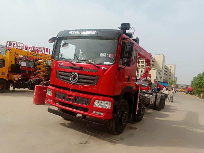 東風T5前四后八隨車吊