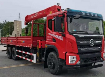 東風華神DV5后八輪隨車吊底盤,配三一12噸吊機什么價格?